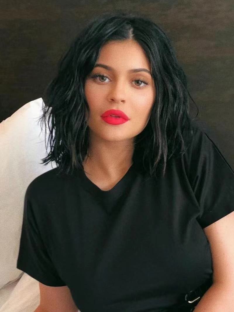 Kylie inspired Wavy Bob with 6" Deep Parting Glueless Lace Front Human Hair Wig